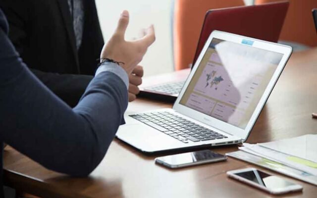 How a Financial Advisor Can Help You Thrive in 2025